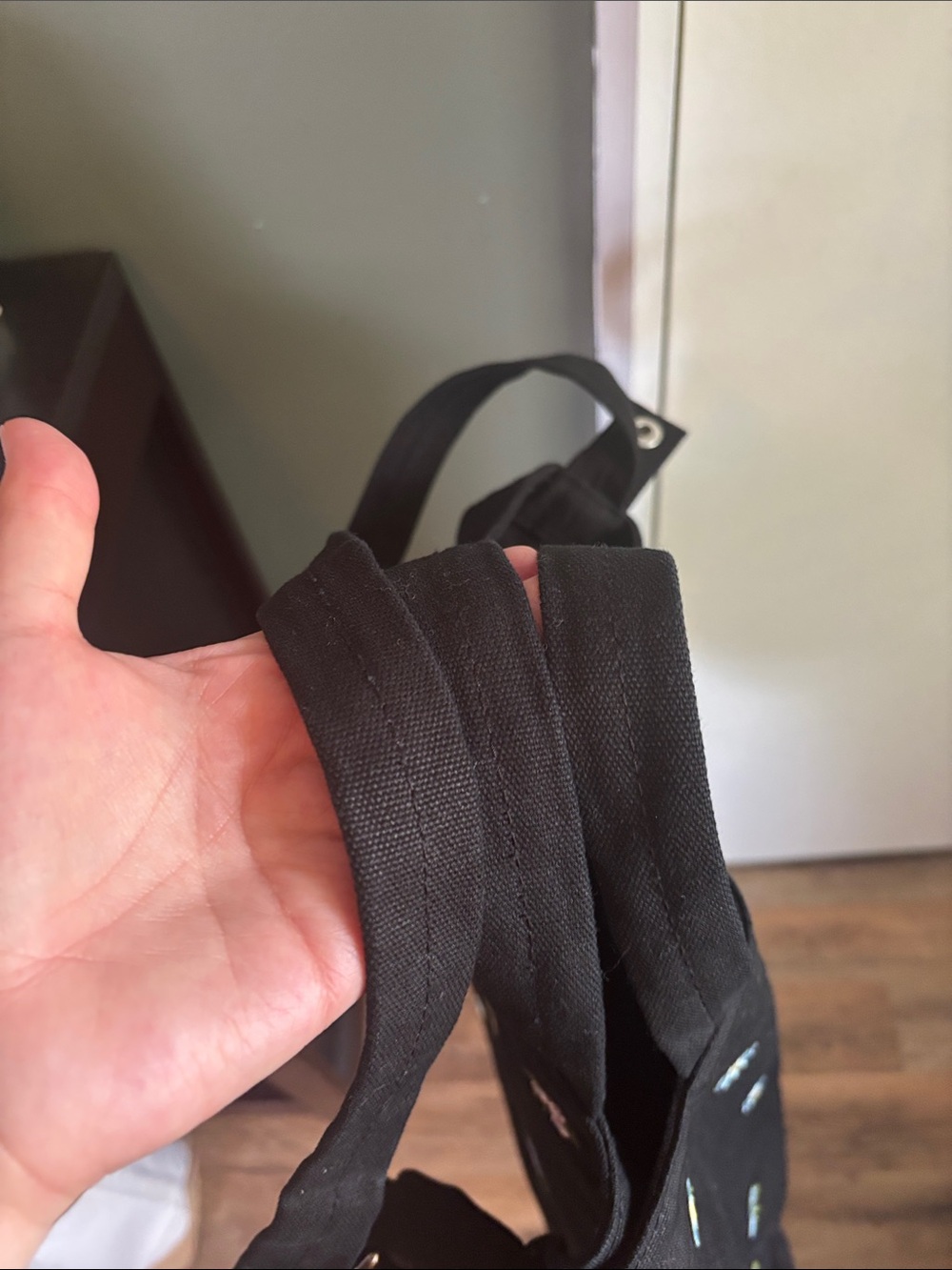 Baggu Vertical Duck Bag with Embroidered Flowers. Short and long strap - Picture 5 of 6